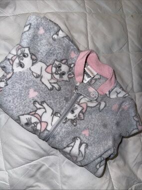 6-12m Disney aristocats  Gray & Pink Cat Fleece One-Piece Footed Pajamas